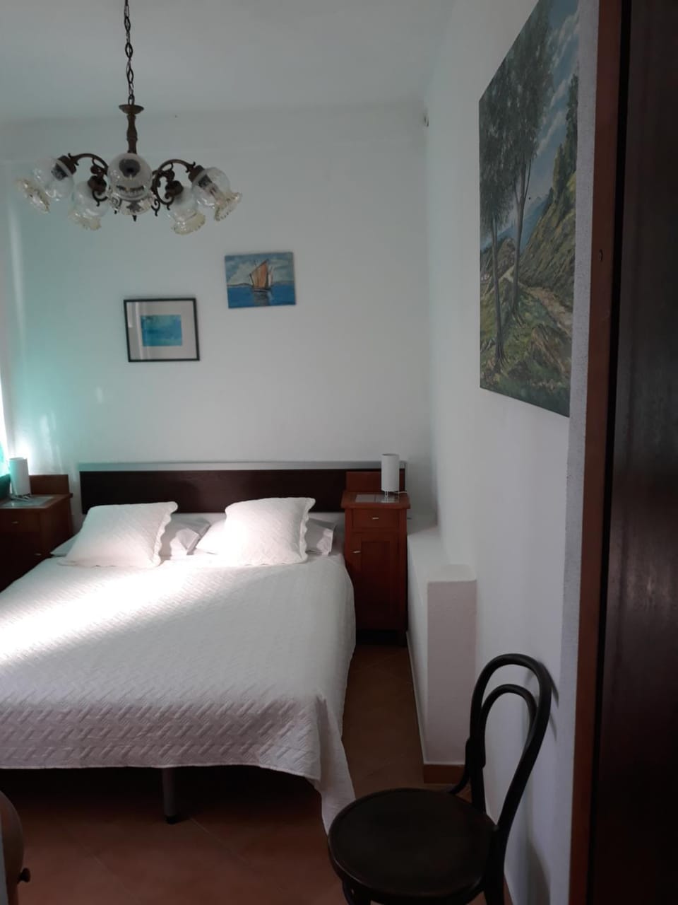 Bed, TV and multimedia, Bedroom