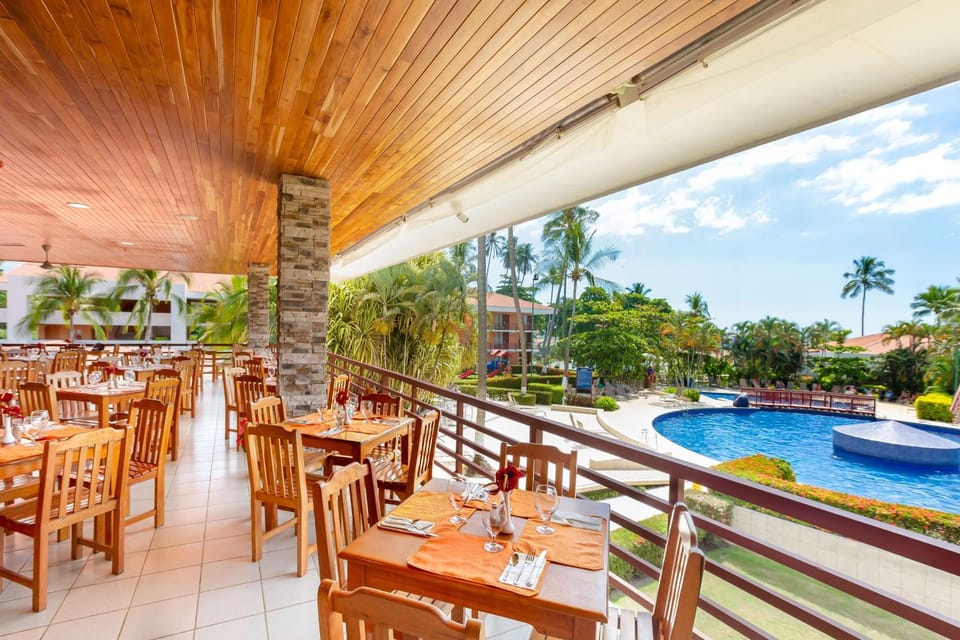 Restaurant/places to eat, Dining area, On site