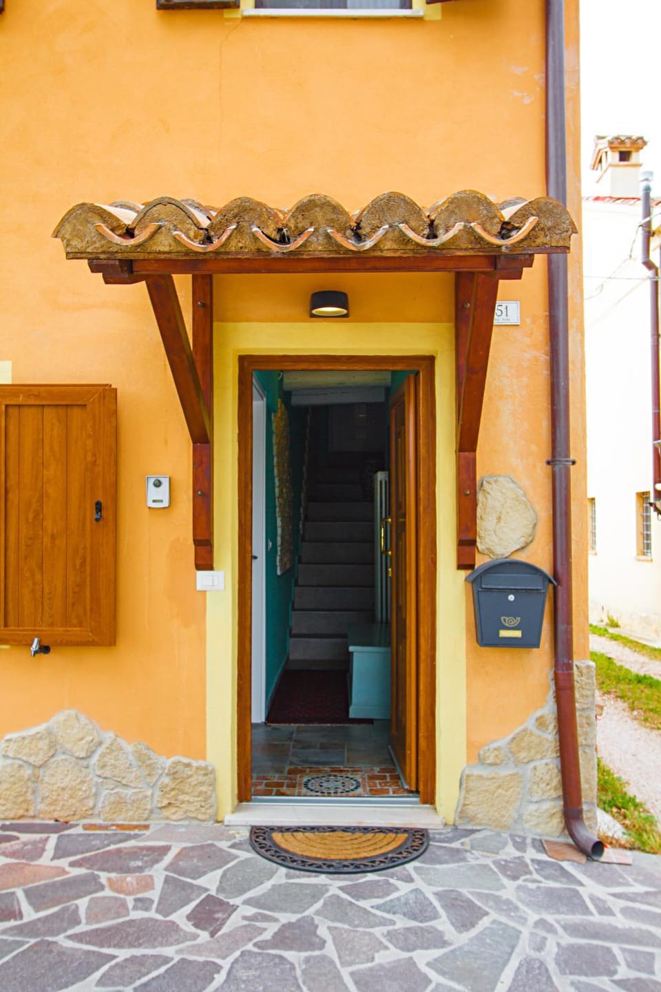 Facade/entrance