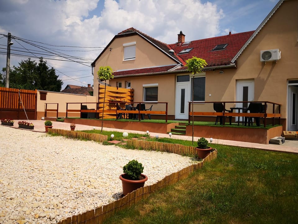 Patio, Garden