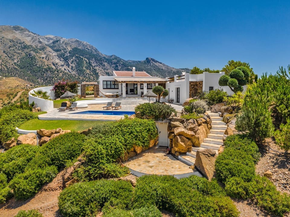 Property building, Garden, Garden view, Pool view, Swimming pool, sunbed