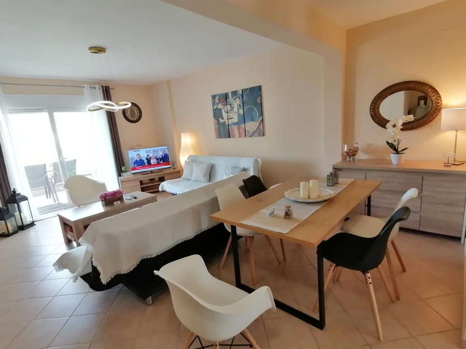 Living room, Dining area