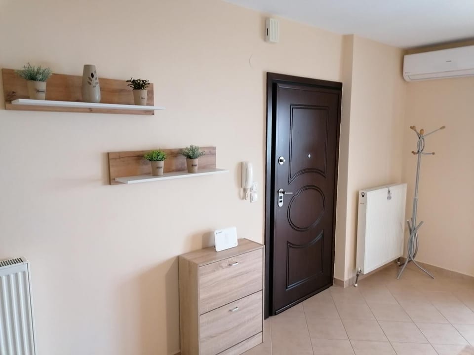 Living room, internet, air conditioner