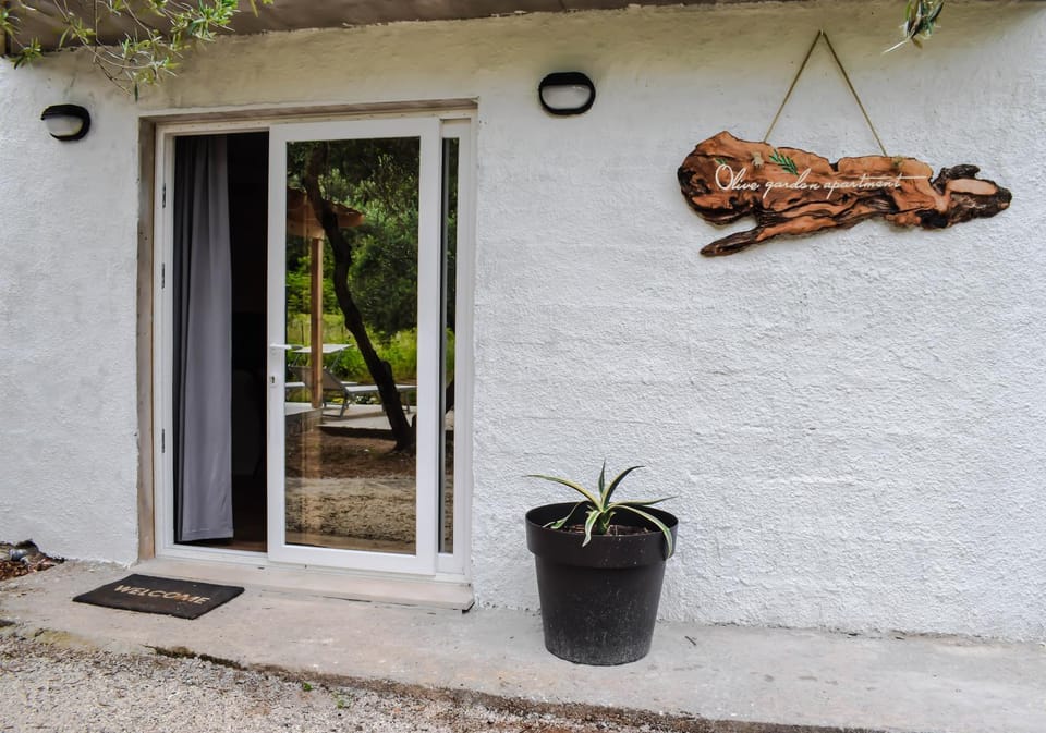 Facade/entrance, Beach, Garden view, Sea view