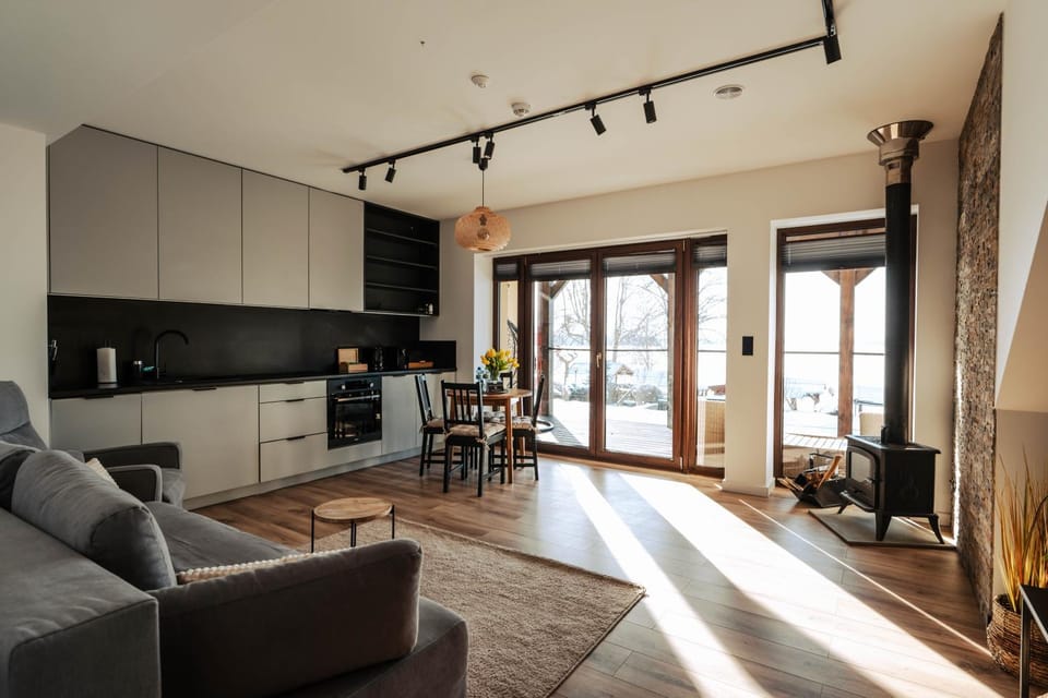 TV and multimedia, Kitchen or kitchenette, Living room, Seating area, Dining area