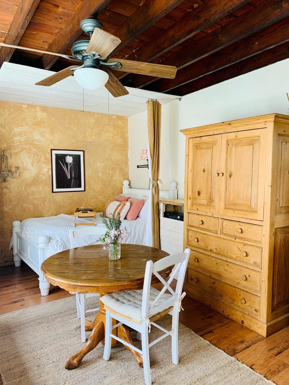 Under the Tuscan Sun Cottage in West Los Angeles Bed and Breakfast in Mar Vista