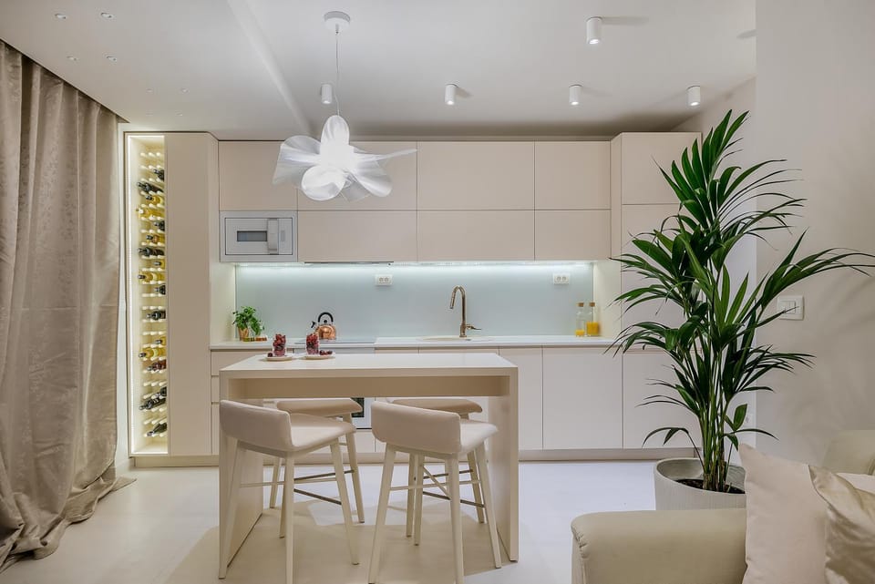 Kitchen or kitchenette, Dining area