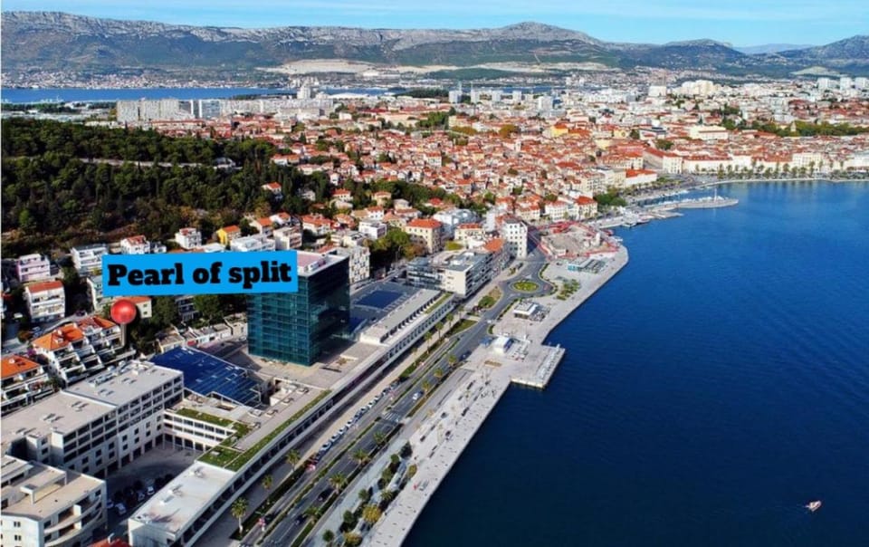 Neighbourhood, City view, Sea view, Location