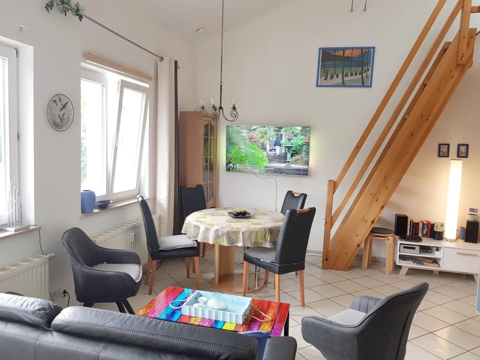 TV and multimedia, Dining area