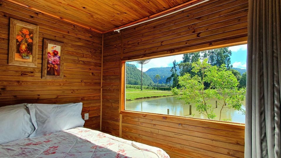 Bedroom, Lake view