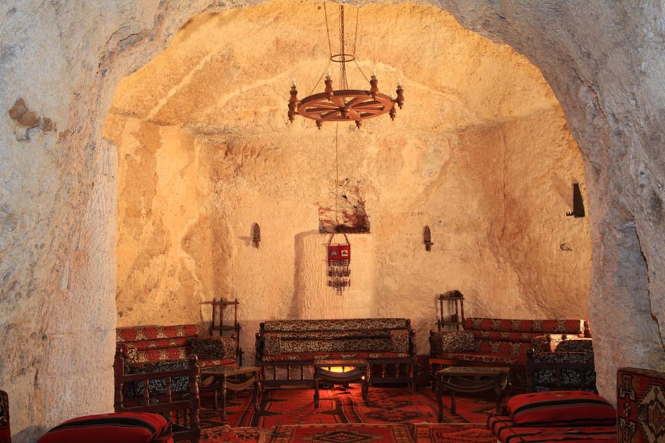 Restaurant/places to eat, Banquet/Function facilities, Seating area