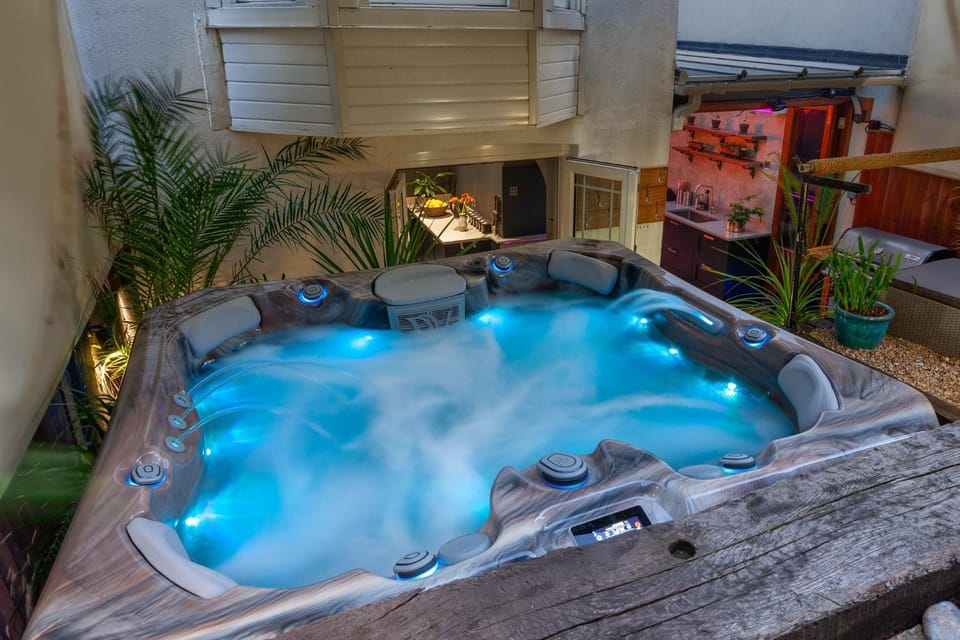 Garden, Hot Tub