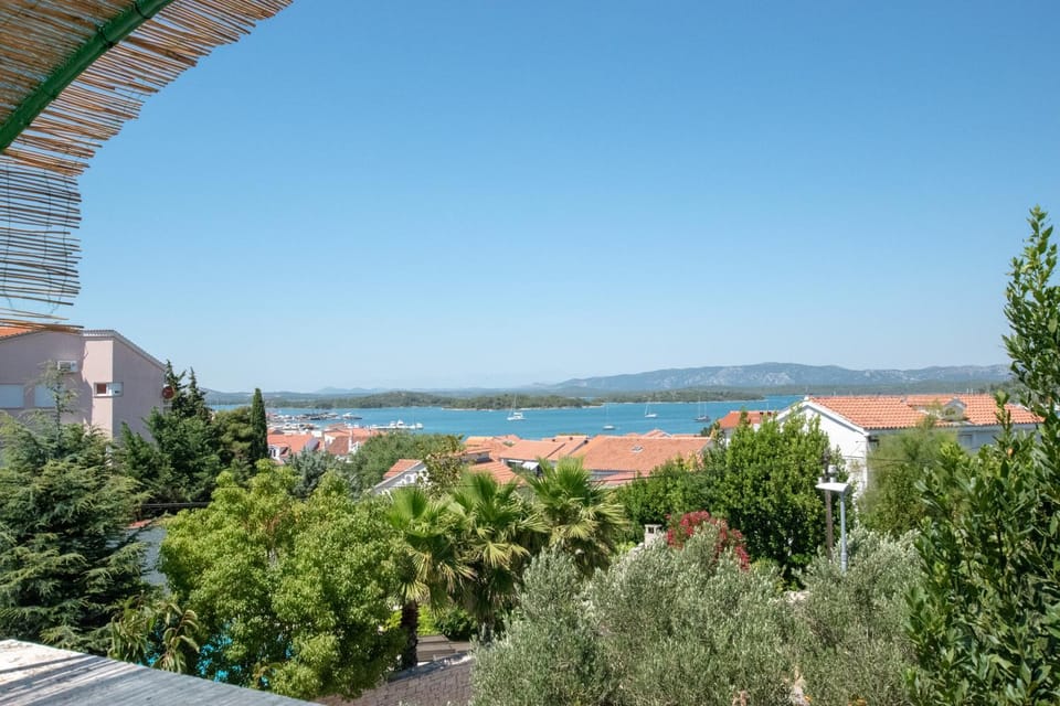 Neighbourhood, Natural landscape, Sea view