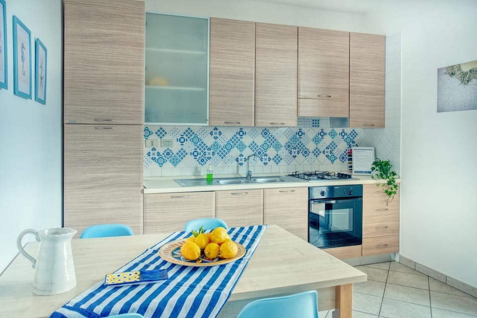 Kitchen or kitchenette, Dining area, stove