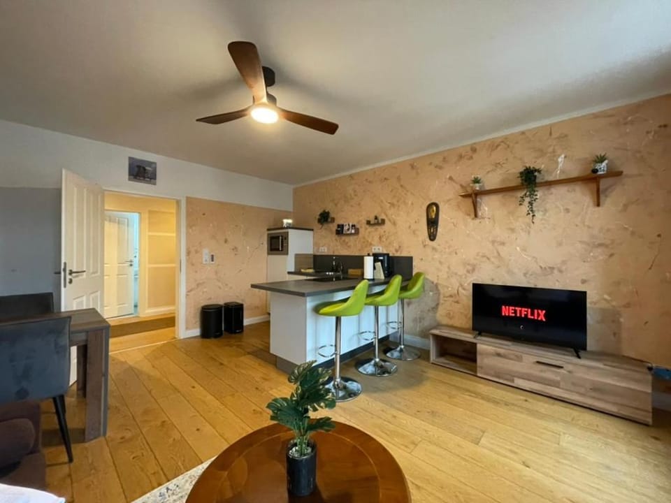 Kitchen or kitchenette, Living room, Dining area, kitchen