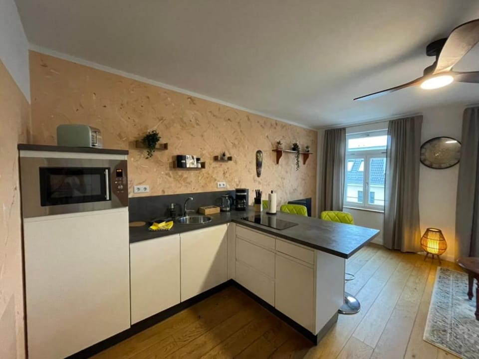 Kitchen or kitchenette, Living room, kitchen