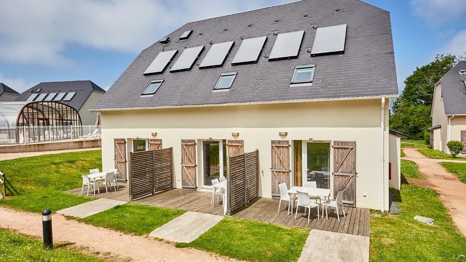 Patio, Facade/entrance