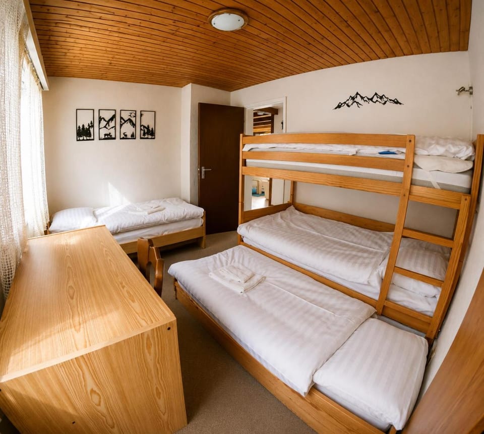 Bed, Bedroom, bunk bed, towels