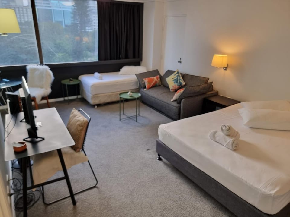 Bed, TV and multimedia, Photo of the whole room, Seating area, Bedroom, towels