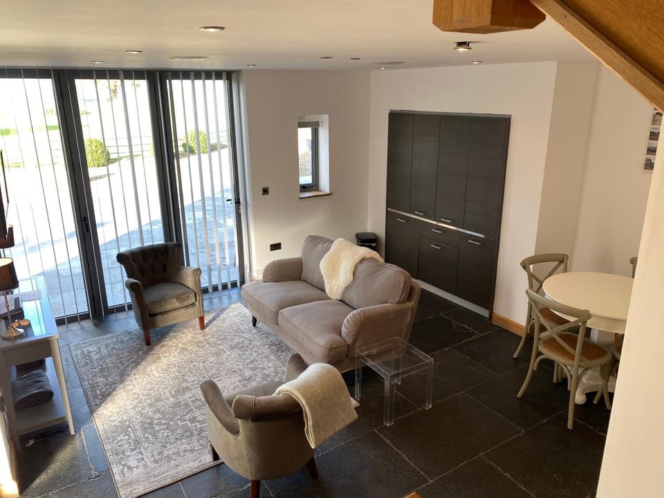 Kitchen or kitchenette, Living room, Seating area