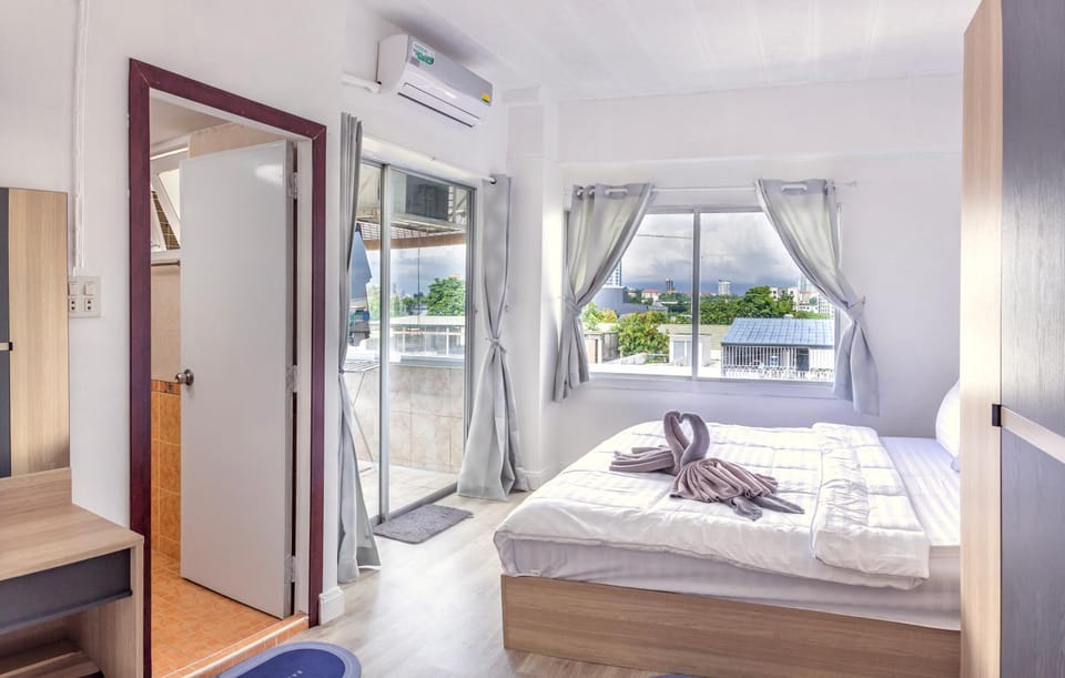 Bed, View (from property/room), Bedroom, wardrobe