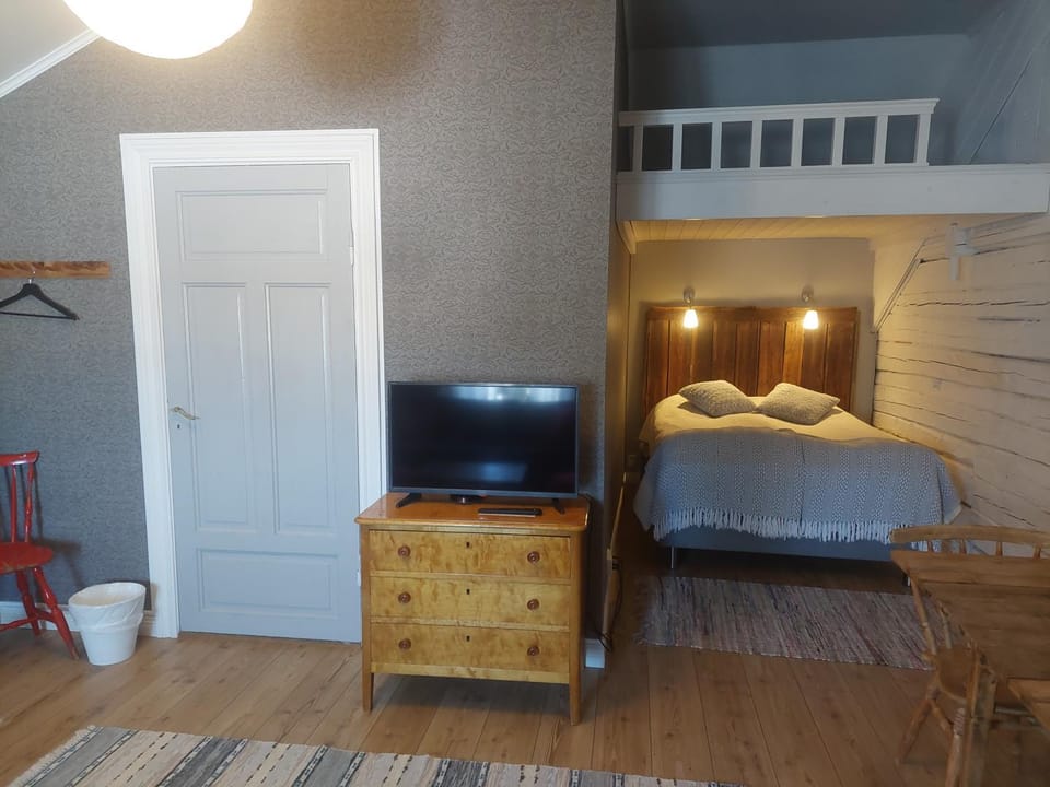 Bed, TV and multimedia