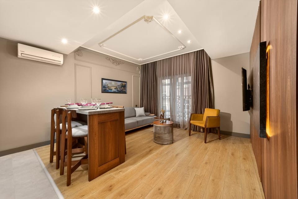 TV and multimedia, Living room, Photo of the whole room, Seating area, Dining area, air conditioner