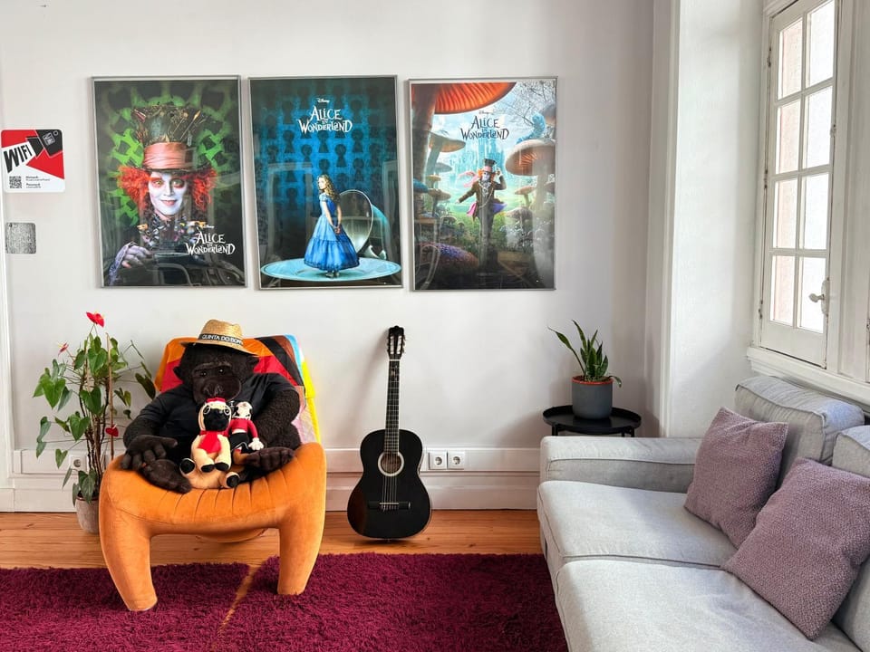 Living room, Lobby or reception, Decorative detail, Entertainment