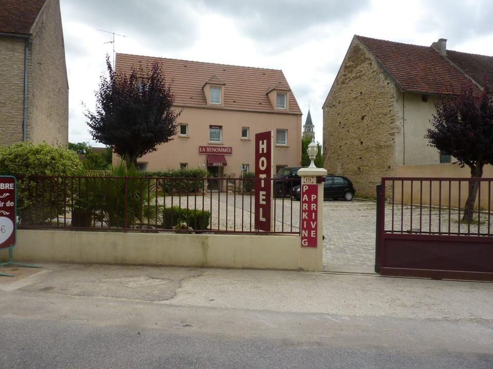 Facade/entrance, Parking
