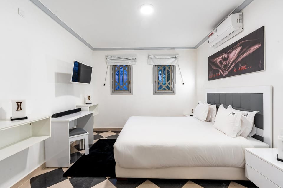 Bed, Photo of the whole room, Bedroom