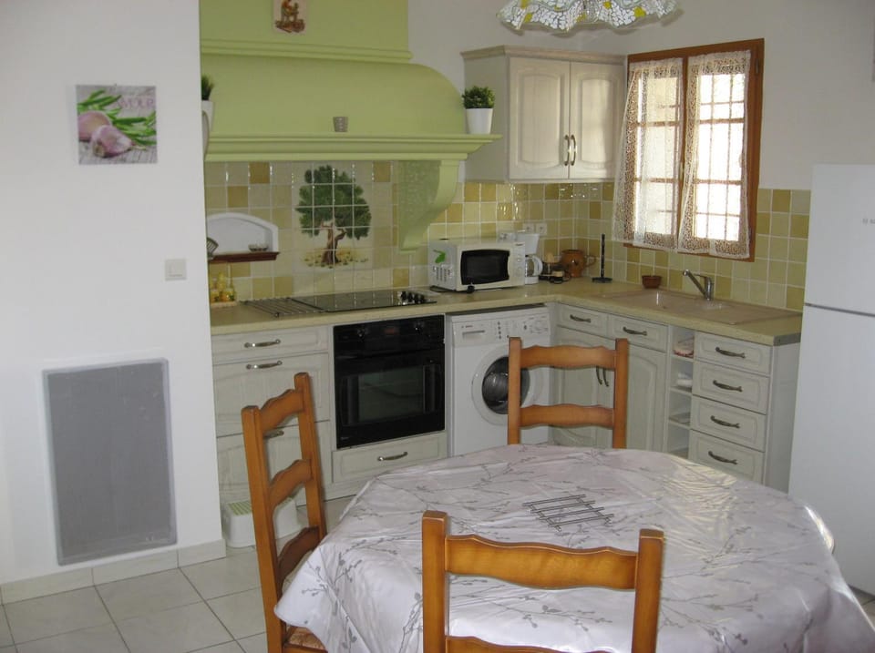 Joli T2 RDC ancienne bergerie Apartment in La Seyne-sur-Mer