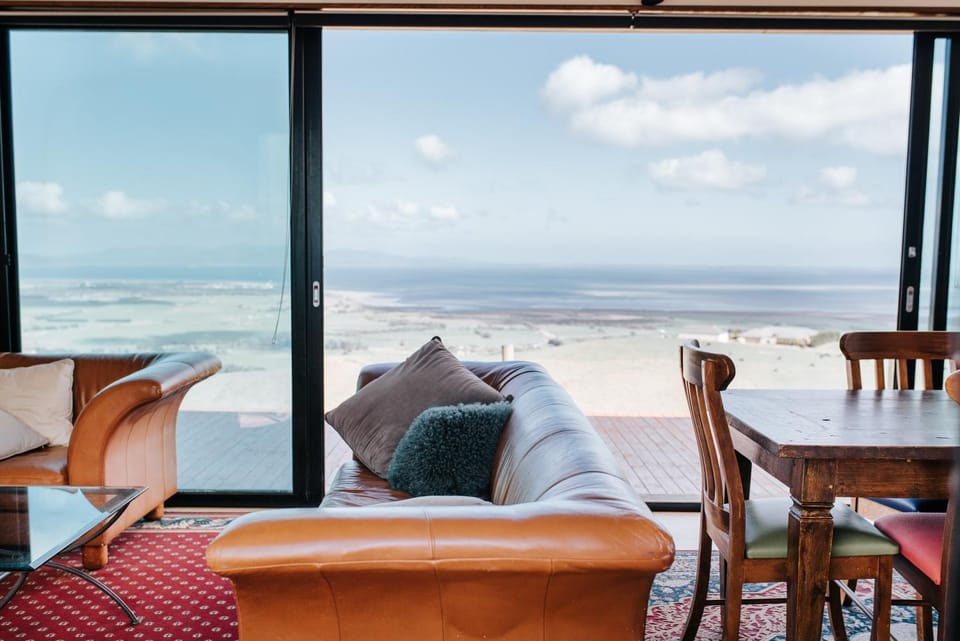 One Tree Hill Wilson prom and Ocean views House in Victoria