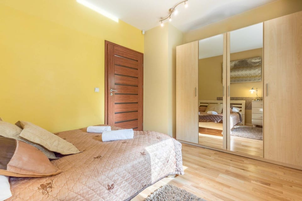 Bed, Photo of the whole room, Bedroom, towels, wardrobe
