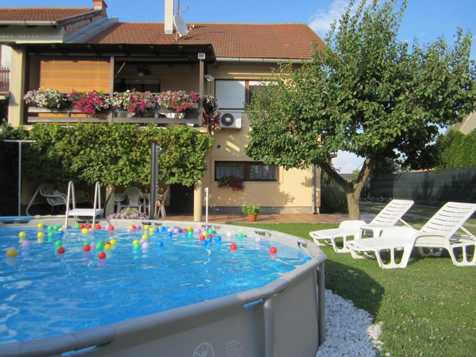 Swimming pool, Swimming pool