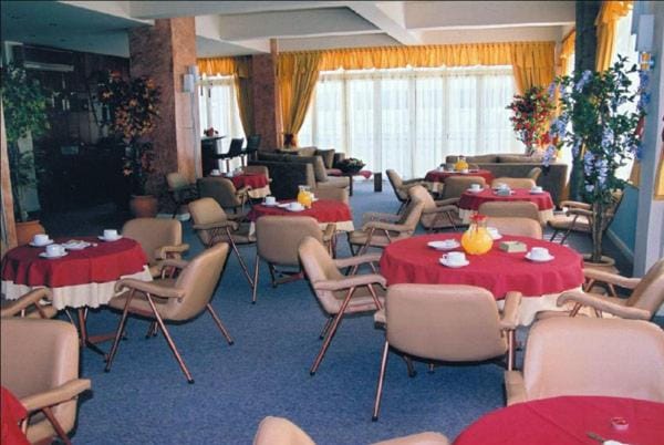 Lounge or bar, Food and drinks