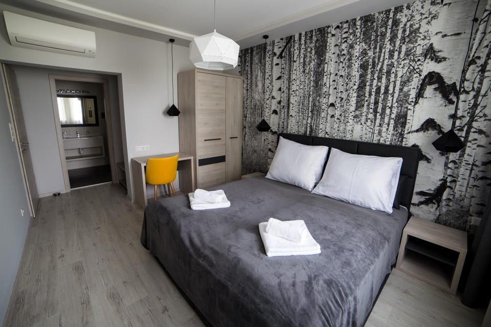 Bed, Photo of the whole room, Bedroom, towels, wardrobe, air conditioner