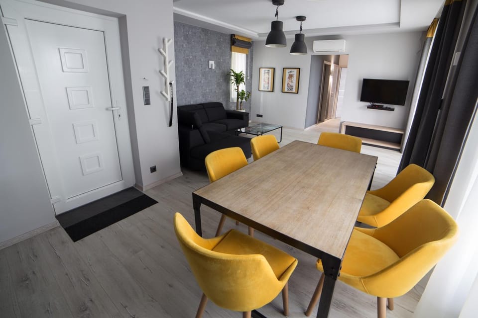 Kitchen or kitchenette, Living room, Dining area