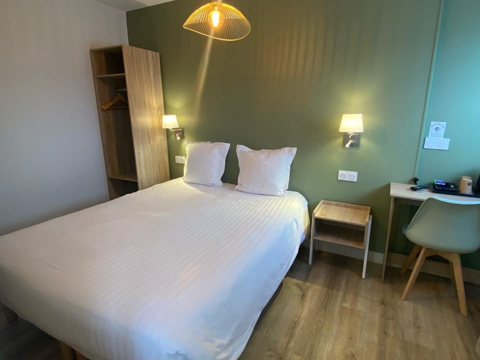 Bed, Coffee/tea facilities, Photo of the whole room, Bedroom, wardrobe