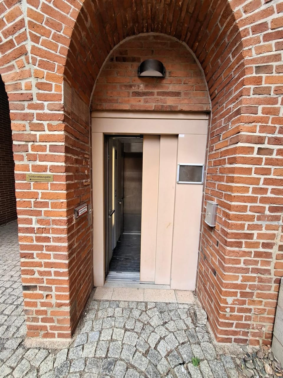 Facade/entrance, elevator