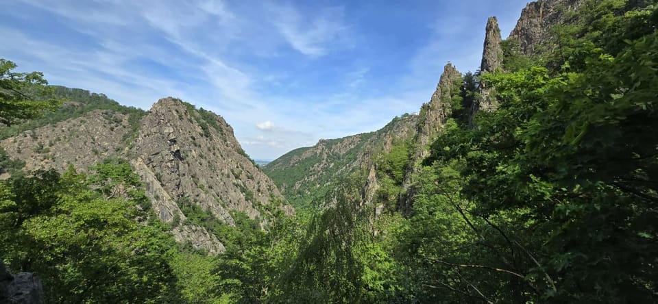Nearby landmark, Natural landscape, Mountain view