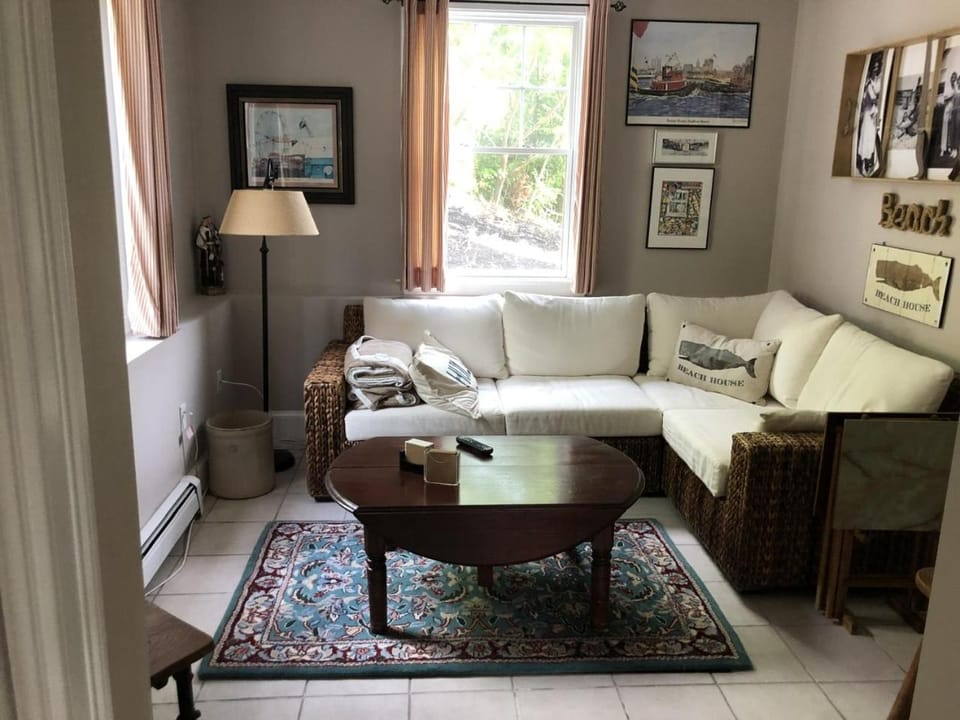 Josephine's on the Bay Bed and Breakfast Bed and Breakfast in Hull