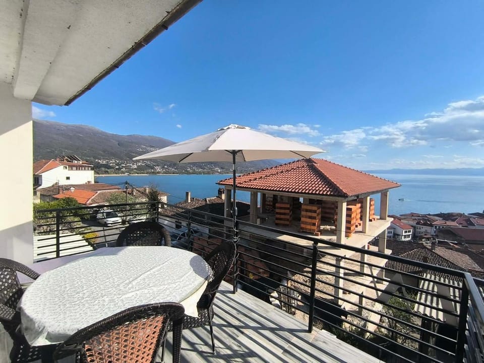 Day, Natural landscape, View (from property/room), Balcony/Terrace, Lake view, Mountain view