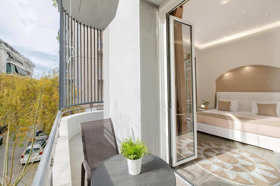 Bed, Day, View (from property/room), Balcony/Terrace