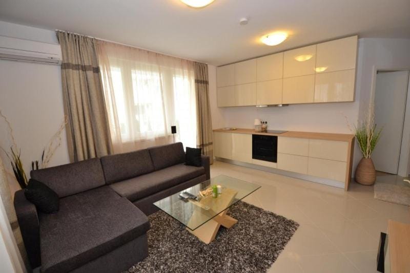 Kitchen or kitchenette, Living room