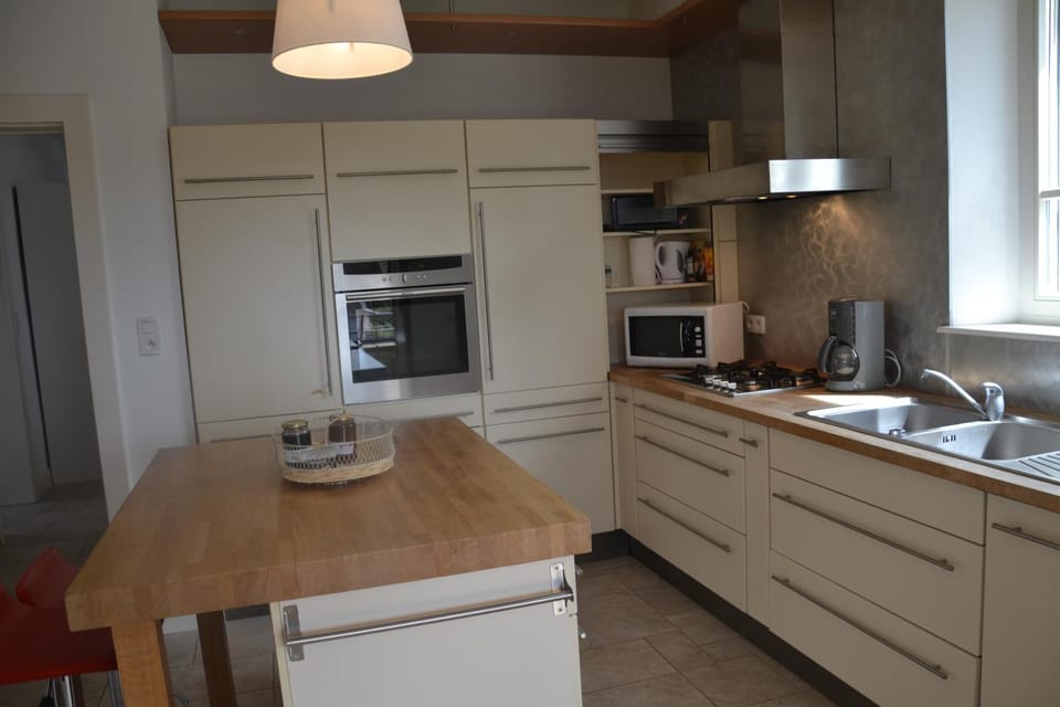 Kitchen or kitchenette, Dining area, dishwasher, stove, toaster