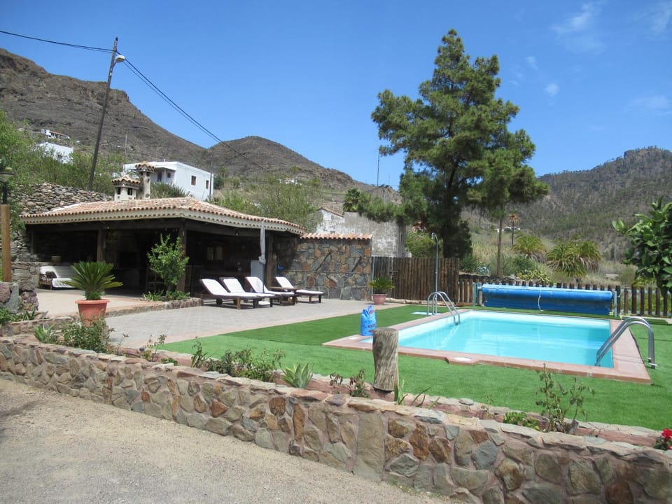 Property building, Natural landscape, Garden, Garden view, Mountain view, Pool view, Swimming pool, sunbed
