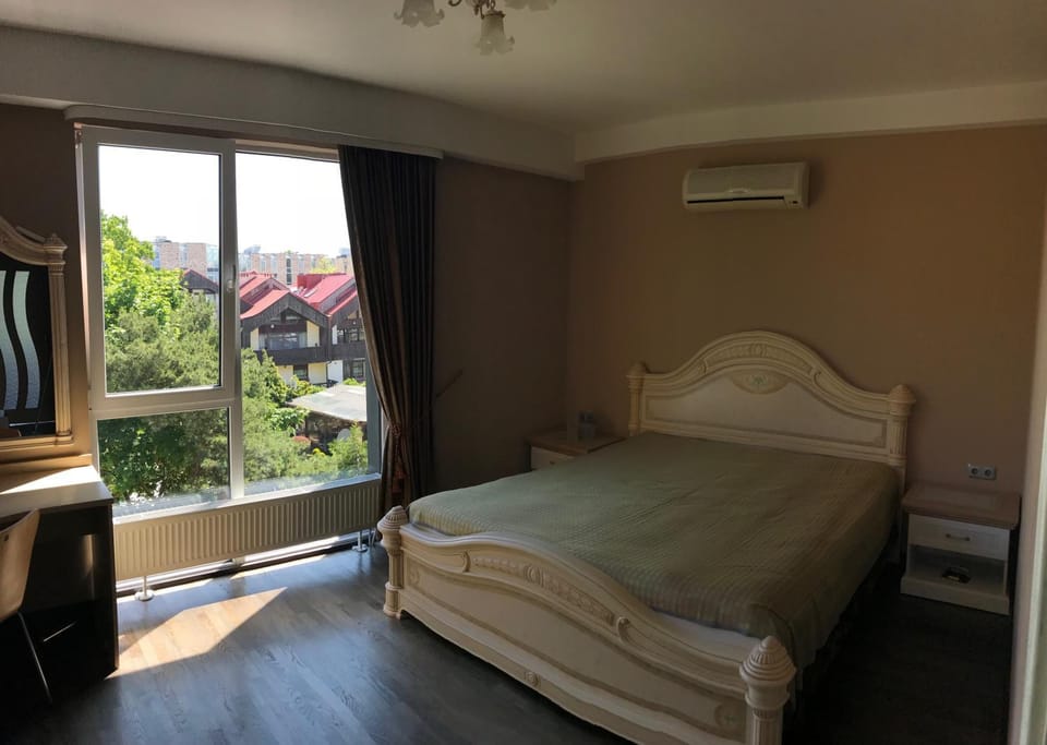 Bed, Bedroom, Garden view