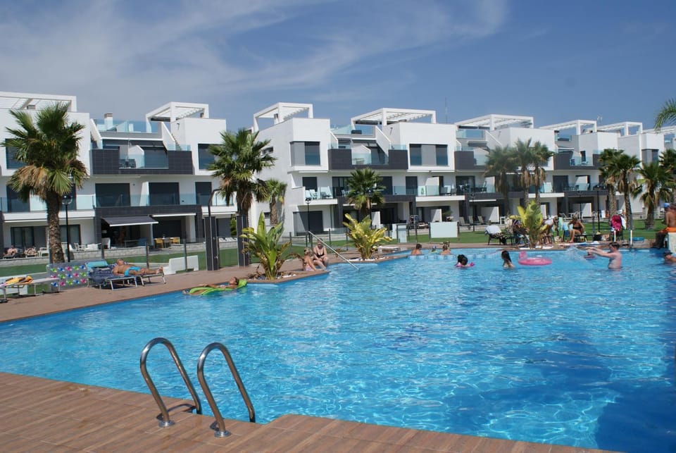Swimming pool, Swimming pool