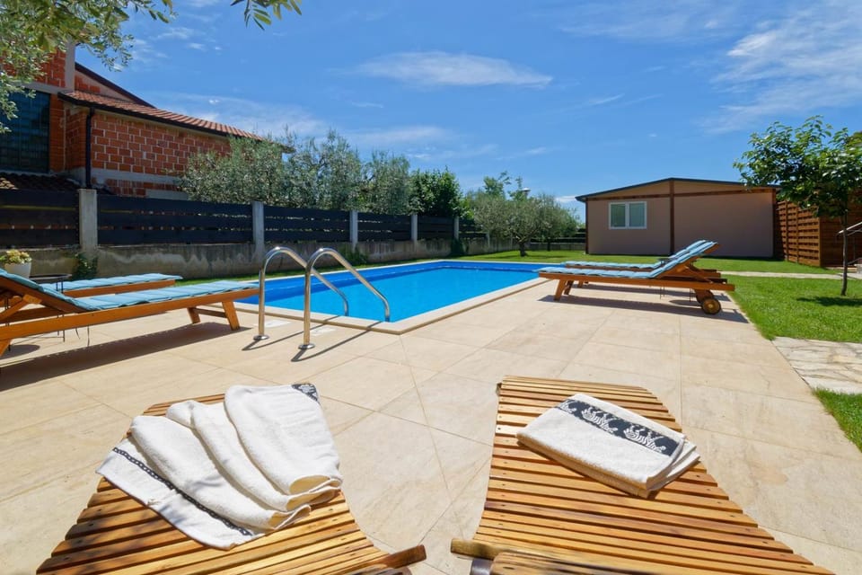 Pool view, Swimming pool