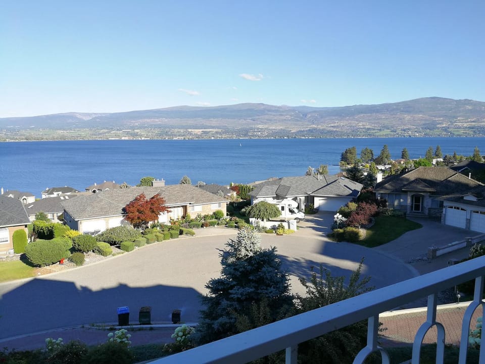 Bird's eye view, Lake view, Mountain view, Street view